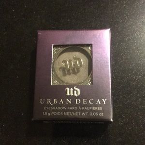 Full size Urban Decay Eyeshadow in Desperation